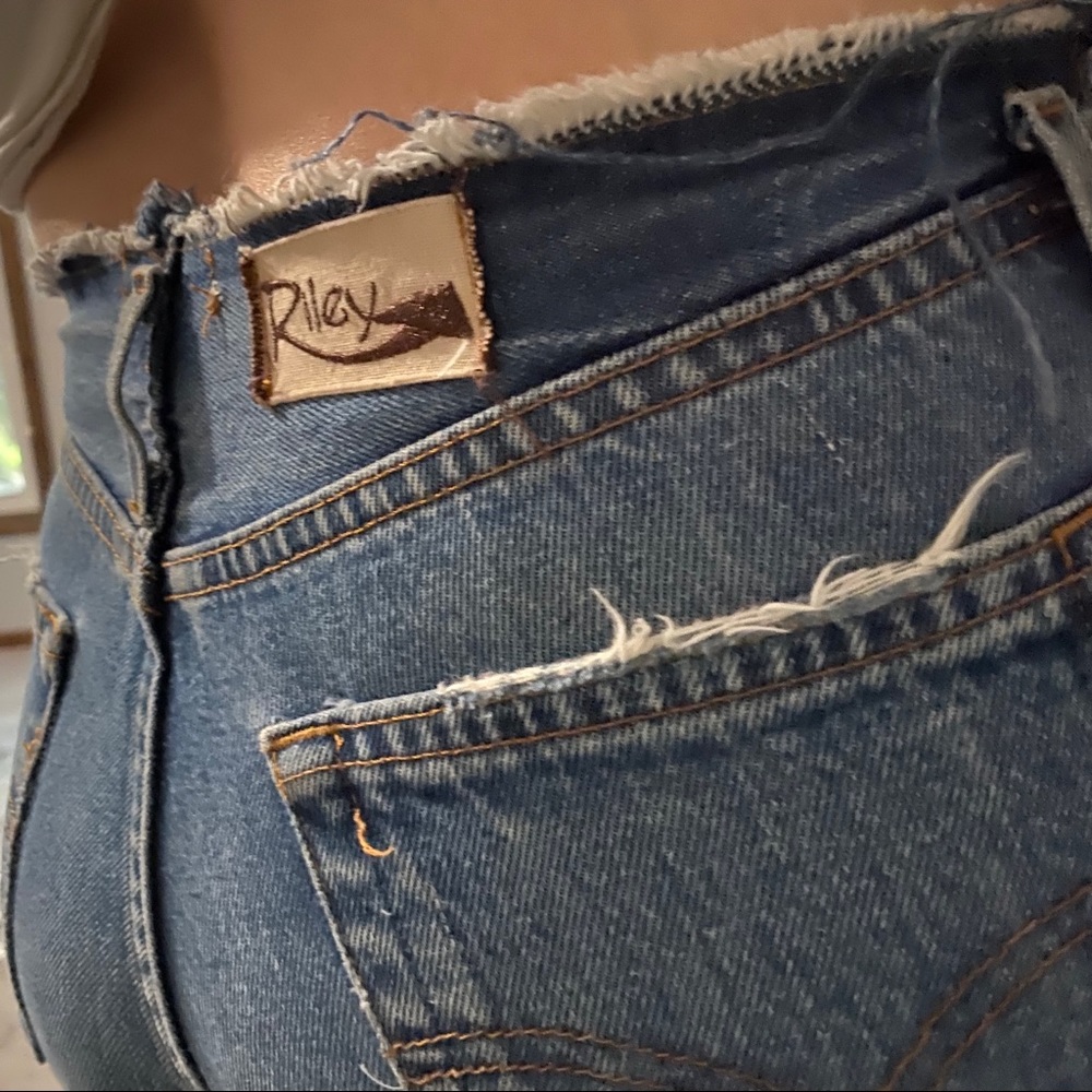 Distressed Mid Rise Jeans - Picture 5 of 5